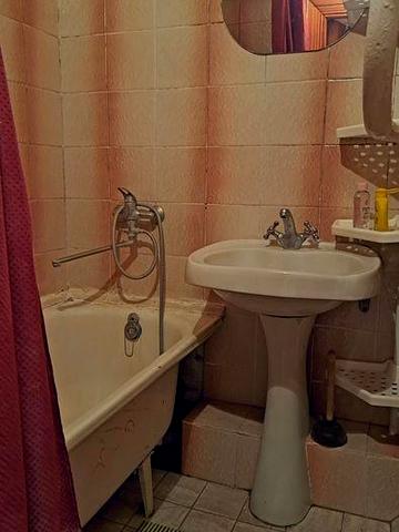 Продам 1   кімнатну  квартиру    м. Спортивна