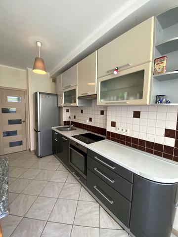 Наталії Ужвій вул., 12