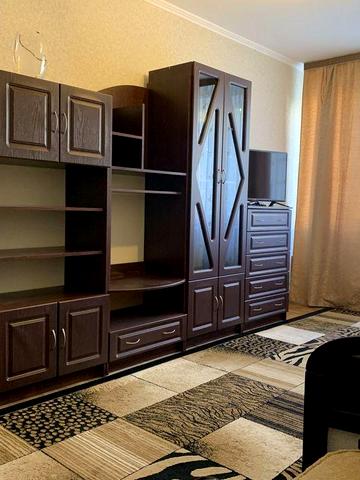 Перша оренда 1кв.36м. Газ. 2 поверх. Вул.Малишко 23. Метро 5хв. пішки.