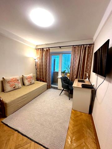 Європейського Союзу просп. (Правди), 80-Б