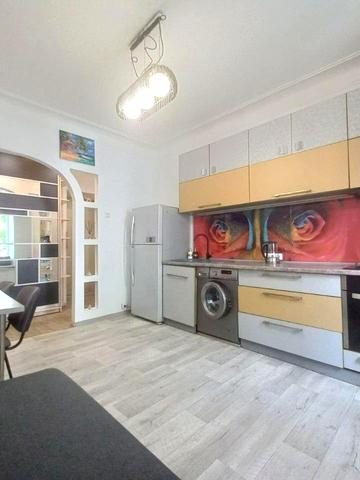 Велика Васильківська вул. (Червоноармійська), 120