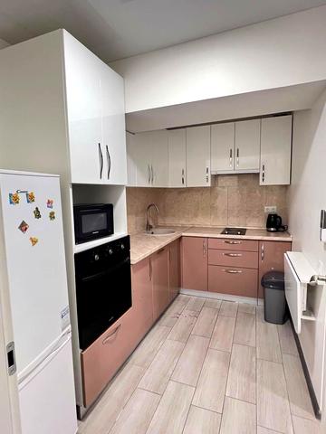 Літературна вул., 10-Б