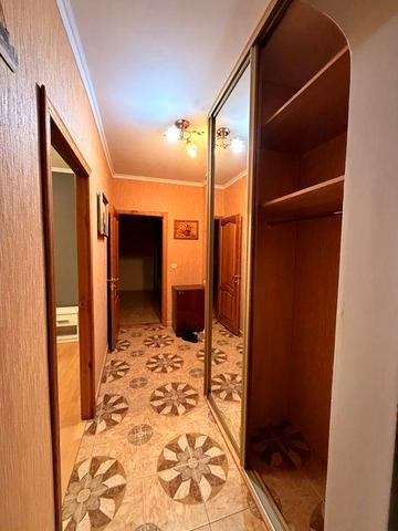 Оренда 2к квартири Срібнокільська 16 Осокорки метро