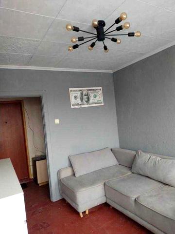 Верховинна 81.Метро Житомирська 10 хвилин пішки.