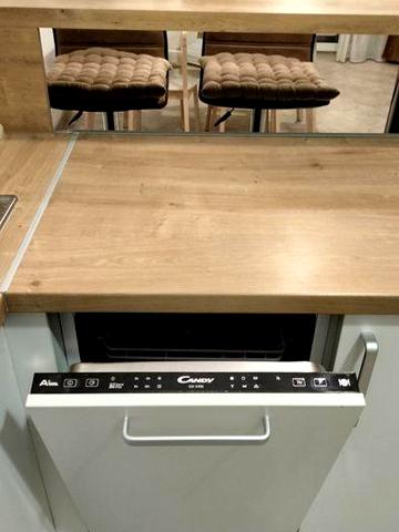 Будинок з газом в ідеальному стані, центр міста. Генератор є вихід.