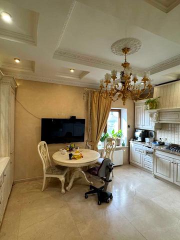 Святослава Караванського вул. (Жуковського), 10