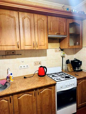 Сдам КЛАССНУЮ 1 кв. Газ, Третий этаж. Троещина.