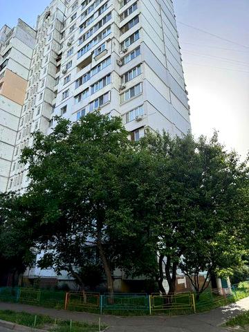 Оренда двухкімнатної квартири по вул. Бережанська, 18.