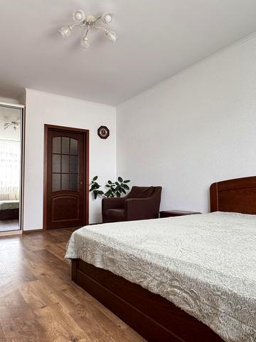 Воскресенська вул., 14-Б