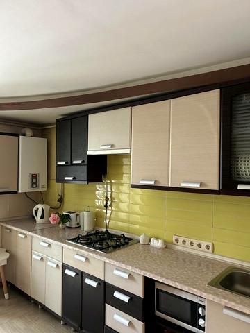 Василя Симоненка вул., 33а/б/в