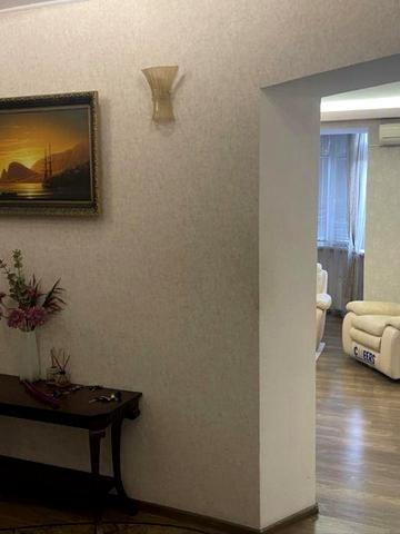 Оренда Чорновола 25 ,  4 кімнати Без комісії