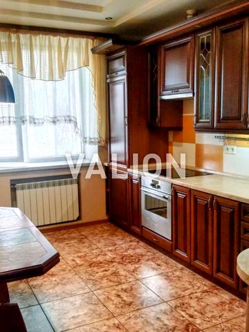 Василя Верховинця вул., 10