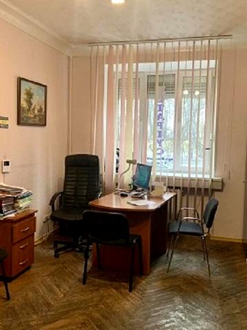 Новонаводницька вул. (Лаврська), 4