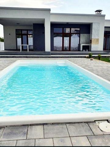 Продаётся новый современный дом ХАЙ ТЕК в Новоалександровке