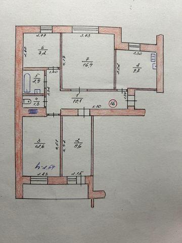 Продам 4-х кімнатну квартиру в центрі міста.