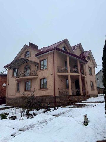 Просторий будинок у Сторожинці