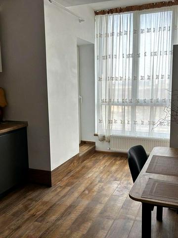 Героїв Небесної Сотні просп., 16/28