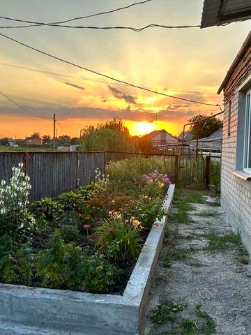 Продам пів дома. смт. Царичанка Дніпропетровської обл)