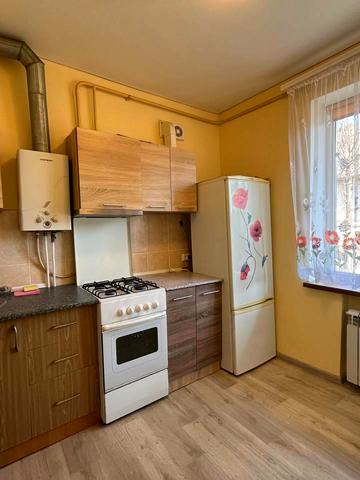 Володимира Великого пл. (Олександра Поля), 8