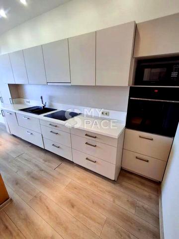 Продаж 3к квартири з панорамним видом вул. Старонаводницька 8Б