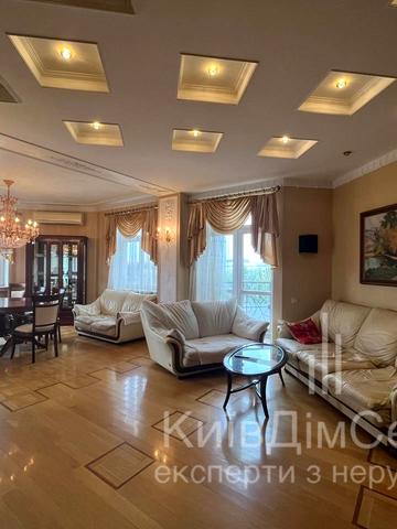 Тараса Шевченка бульв., 11