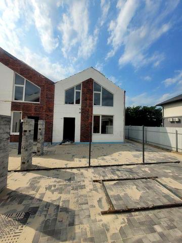 Продам кутовий таун з власним двориком! єОселя! БЕЗ КОМІСІЇ!