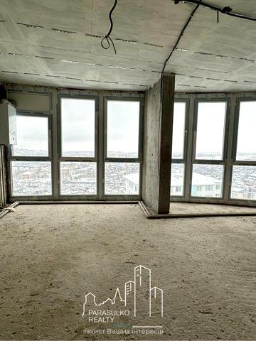 Неймовврна дворівнева квартира з власною терасою