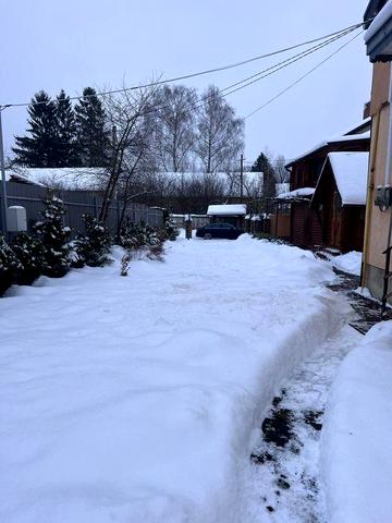 Квартира в двох поверховому будинку з подвірʼям