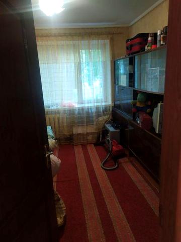 Продам четырехкомнатнуюю квартиру