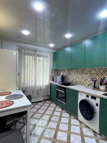 Продам 2 кімнатну дуже теплу квартиру, пр. О. Поля 13, сучасний ремонт