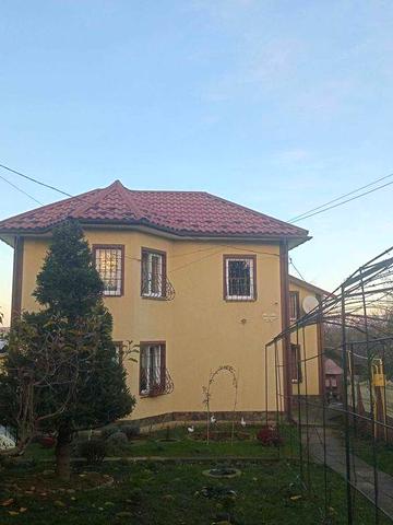 Продам будинок м. Снятин (2поверхи) + 7 соток + гараж