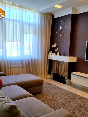 Продаю 2х кімнатну квартиру  вул.Хоткевича Гната  10