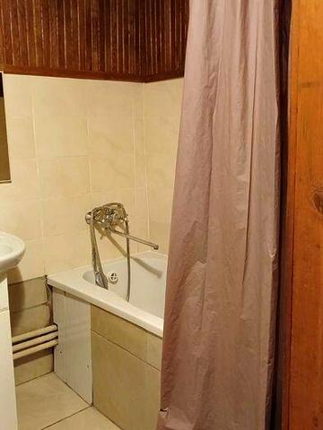 Квартира тепла в приватному сектори, після ремонту.Метро. Газ.Сховище.