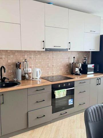 Здається 1к С.Крушельницької  15В будинку з генератором