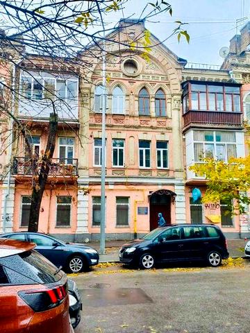 ТОП №1! Перша здача! Авторська квартира в історичному серці Подолу.