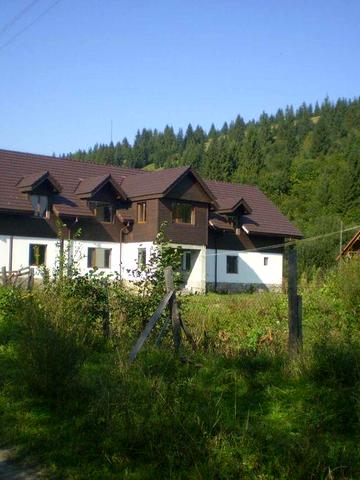 Продаж будівлі з ділянкою, с. Ізки, Закарпатська область