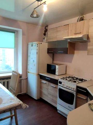 Пропонується до оренди трикімнатна квартира по вул. Кравчука