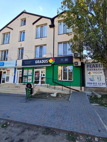 Корабелів вул., 15