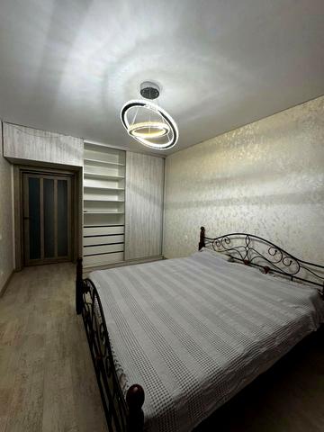 Владислава Бувалкіна вул. (Бочарова Генерала), 35-Б