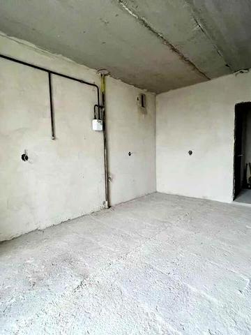 Велика 3 кім. квартира в зданому будинку біля Епіцентру