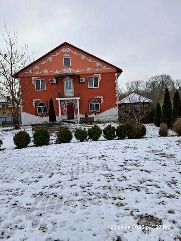 Двоповерховий  будинок на 7 кімнат в районі  Почапець