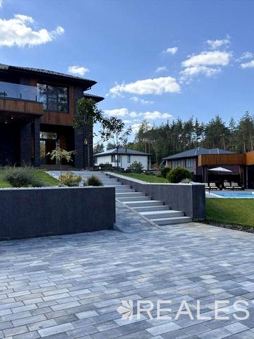 Квітнева вул.