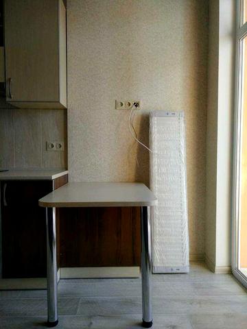 Оренда 1 вул.Ракетна, моноліт., 18.5 кв.м, лоджія, меблі, техніка