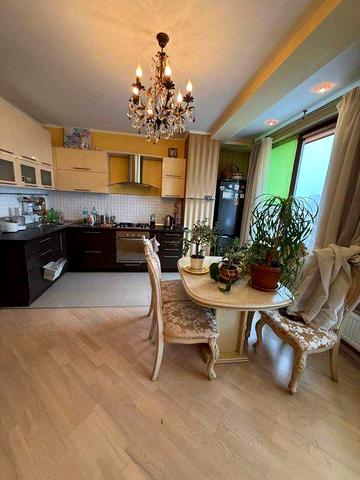 Квартира-студія поруч  з метро Звіренецька