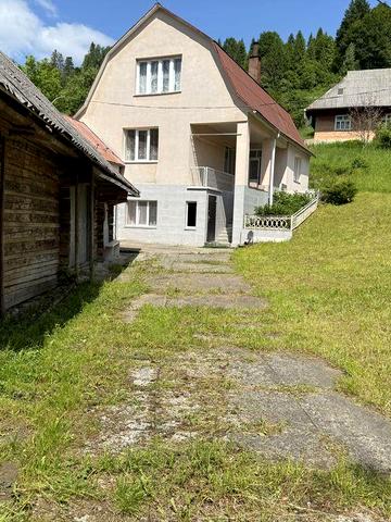 Продається будинок у Карпатах з виходом до річки