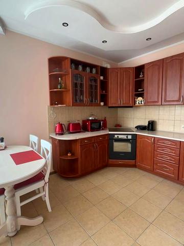 Миколи Бажана просп., 10