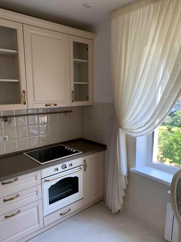 Анни Ахматової вул., 6