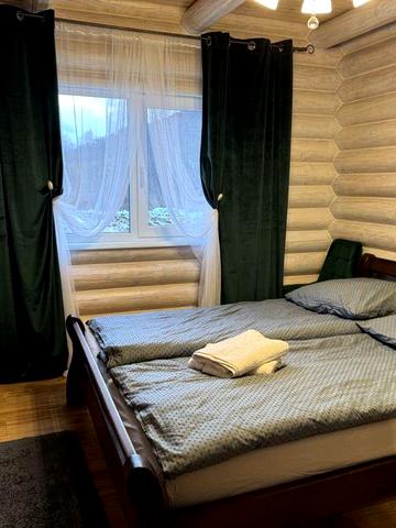 Котедж на 2-4 осіб(проживання,будинок)