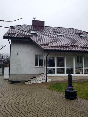 Продам 5 кімнатний будинок в Рівному ( вул.Руська, район 6 школи)