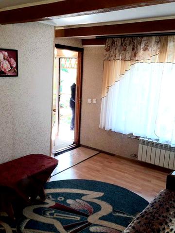 Частина будинку на вулиці Виноградна, окремий вхід, є місце для авто